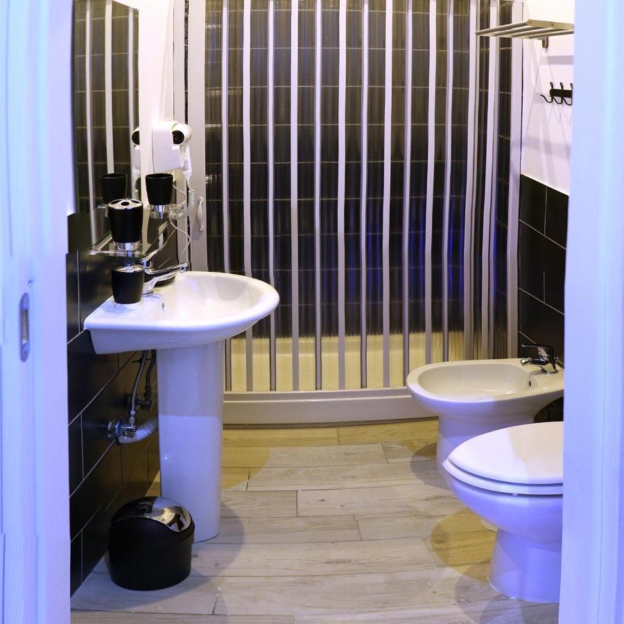 Civico 109 Bed & Breakfast เนเปิลส์ ภายนอก รูปภาพ